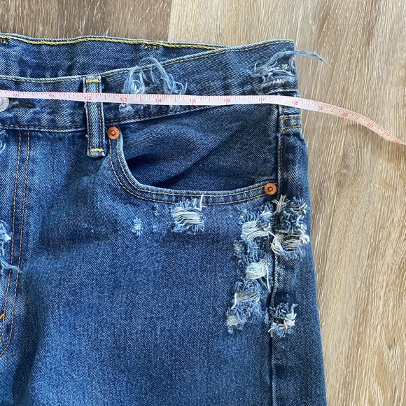 LEVIS vintage distressed short (too big for me) :( - Picture 8 of 14